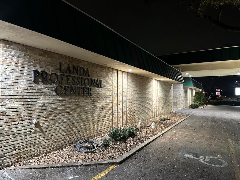 457 Landa St, New Braunfels, TX for lease - Building Photo - Image 2 of 4