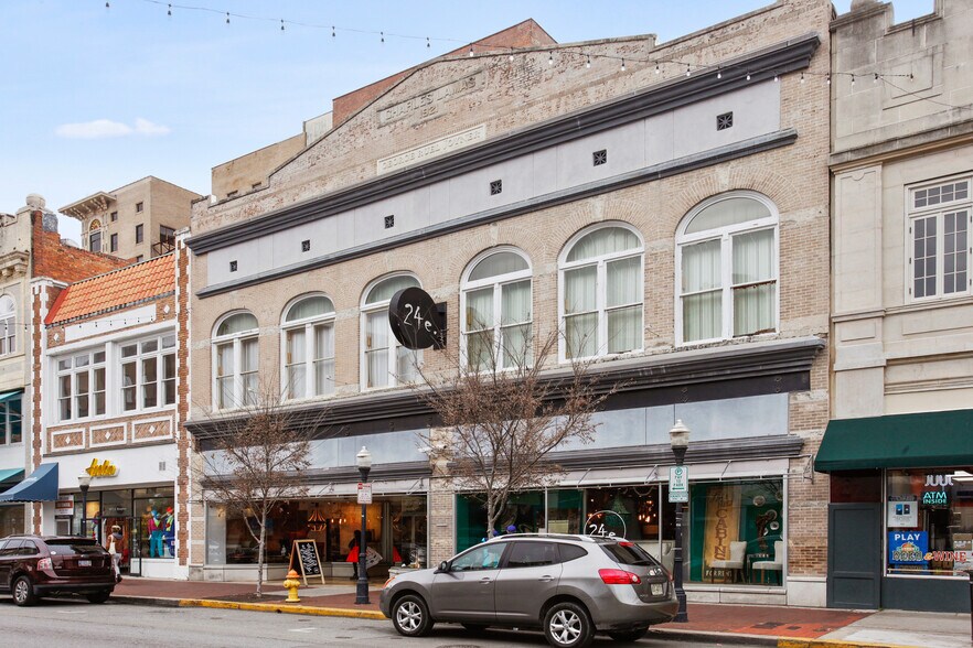 24 E Broughton St, Savannah, GA à louer - Photo du bâtiment - Image 2 de 5