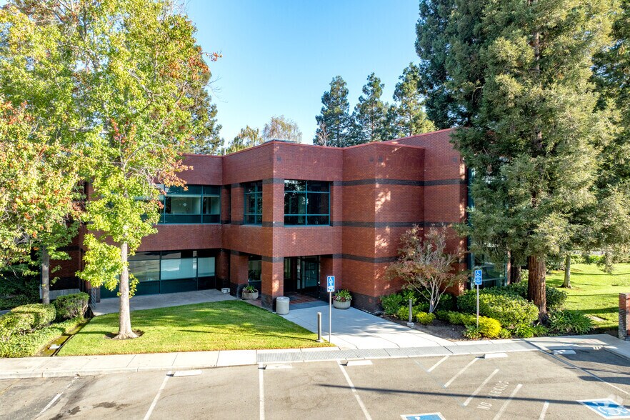 404 Saratoga Ave, Santa Clara, CA à louer - Photo du bâtiment - Image 2 de 8