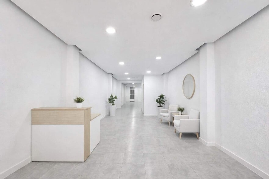 Retail in Gandia, Valencia for sale - Lobby - Image 2 of 7