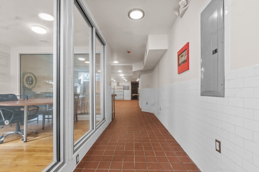 1011 New York Ave, Union City, NJ for lease - Interior Photo - Image 2 of 22