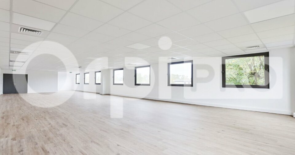 Flex in Évry for lease - Interior Photo - Image 3 of 8