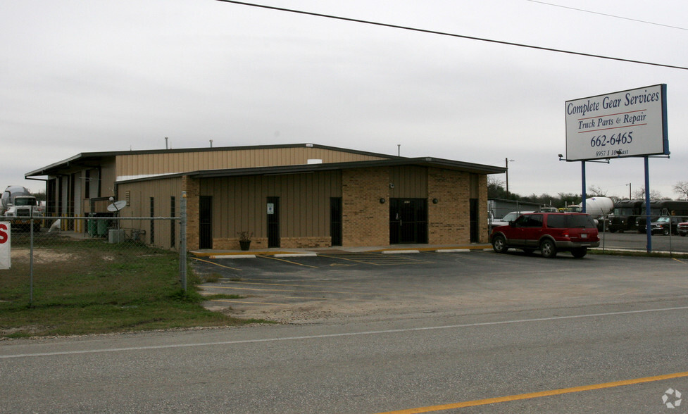 8957 E IH-10, Converse, TX à vendre - Photo du bâtiment - Image 1 de 1