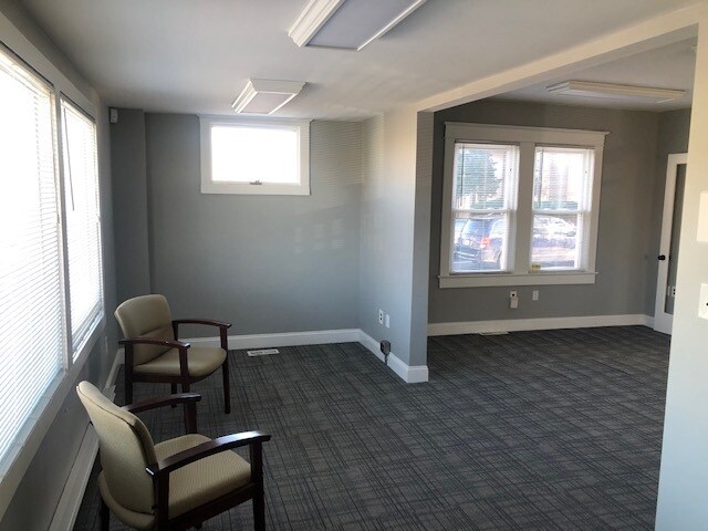 21 Route 37 E, Toms River, NJ à louer - Photo du bâtiment - Image 2 de 11