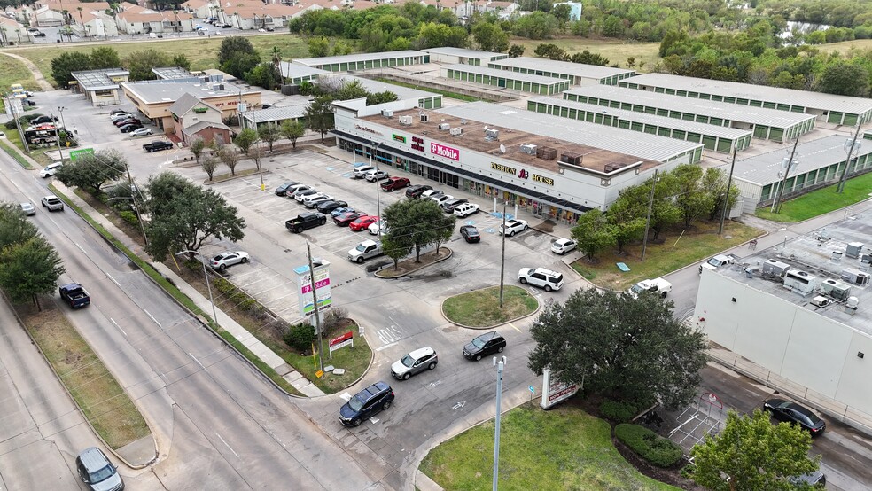 10208 Beechnut St, Houston, TX for lease - Building Photo - Image 1 of 7