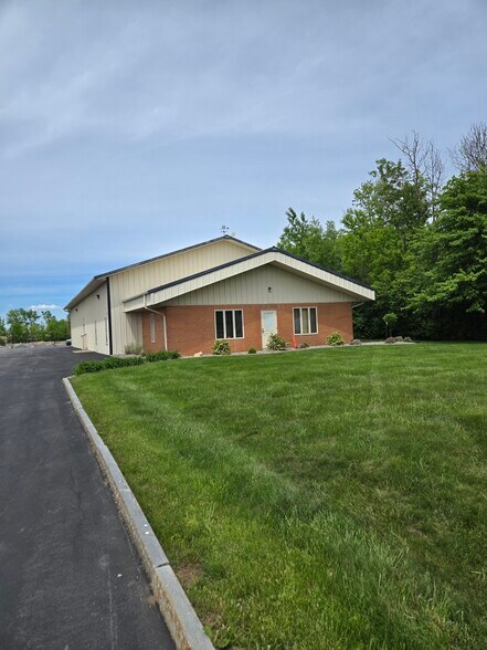6327 Molloy Rd, East Syracuse, NY à louer - Photo du bâtiment - Image 1 de 18