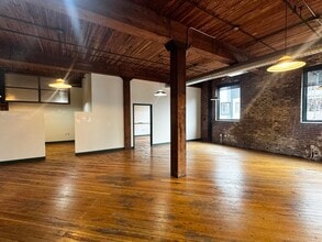 1104 NW 15th Ave, Portland, OR for lease Interior Photo- Image 1 of 10