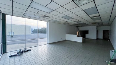 5072-5096 Corunna Rd, Flint, MI for lease Interior Photo- Image 1 of 9