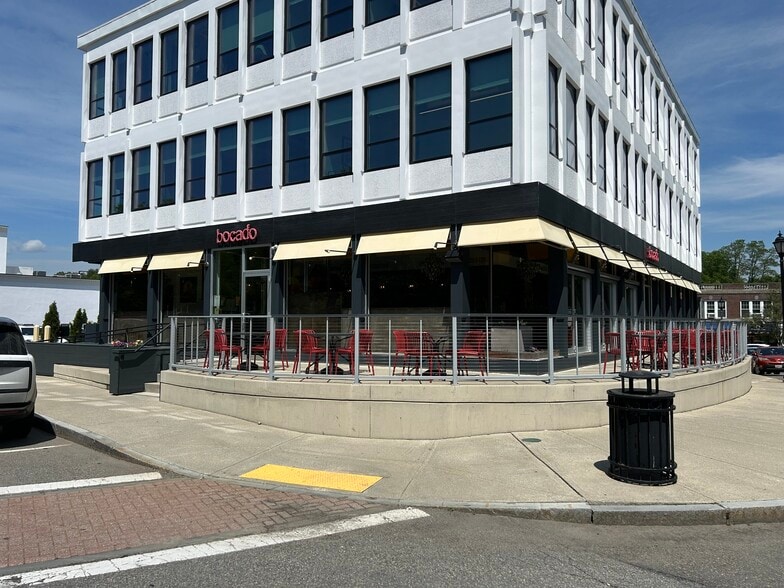 48-50 Central St, Wellesley, MA for lease - Building Photo - Image 3 of 6