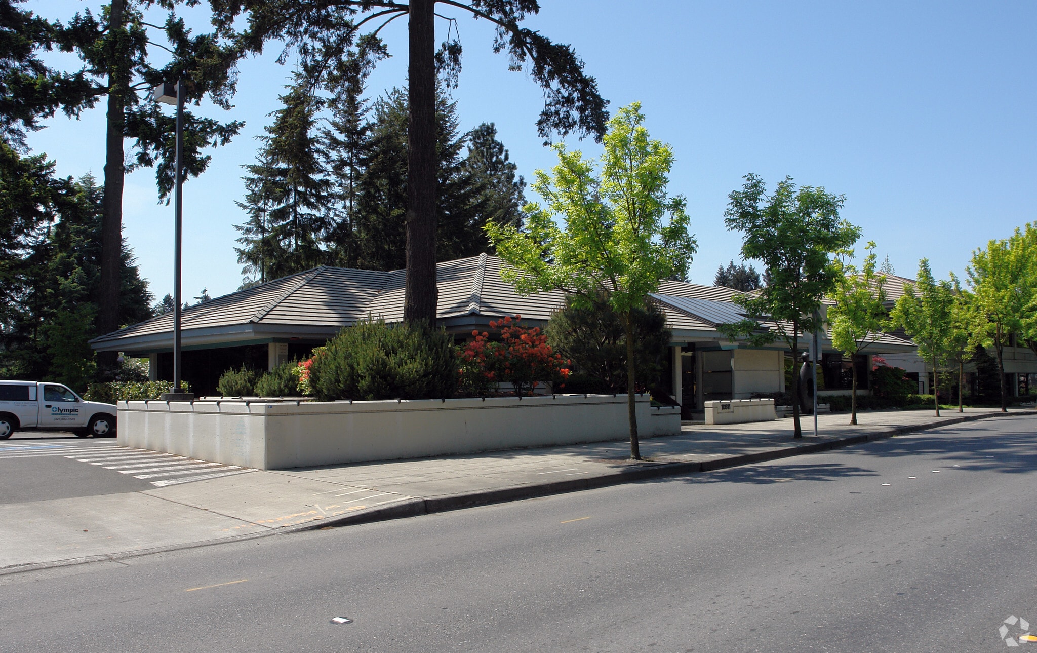 10811 Main St, Bellevue, WA for lease Primary Photo- Image 1 of 3