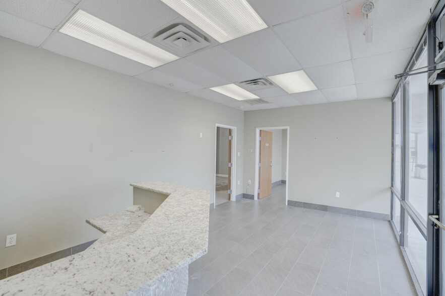 1617-1629 N Central Expy, Plano, TX for lease - Interior Photo - Image 2 of 28