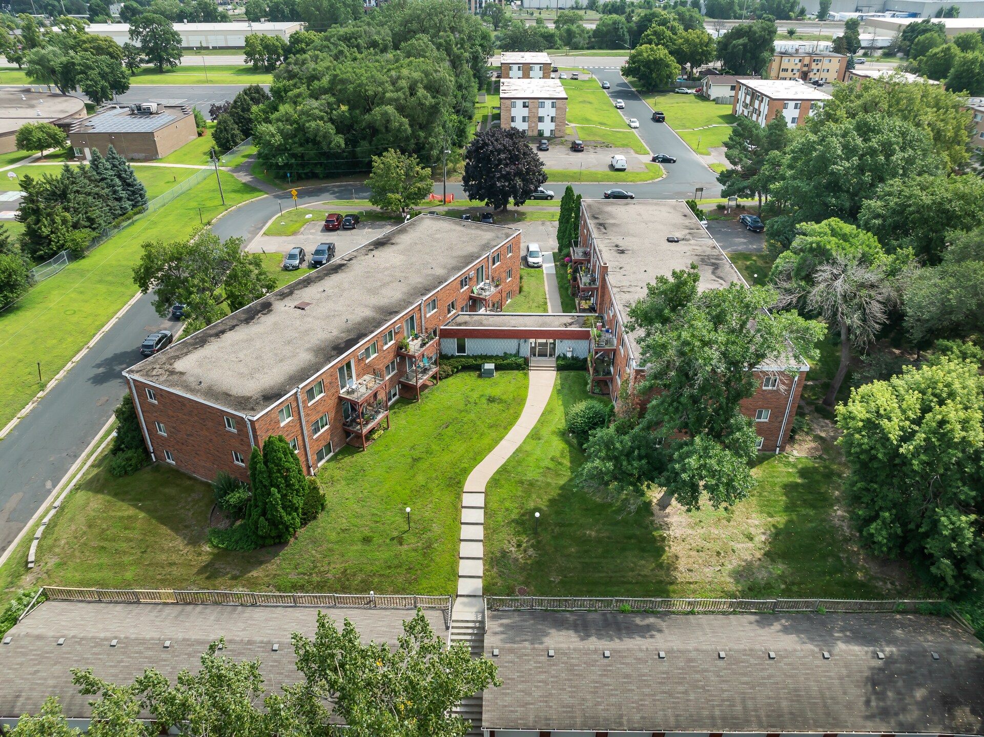 5960-5980 Anna Ave NE, Fridley, MN à vendre Photo du bâtiment- Image 1 de 1