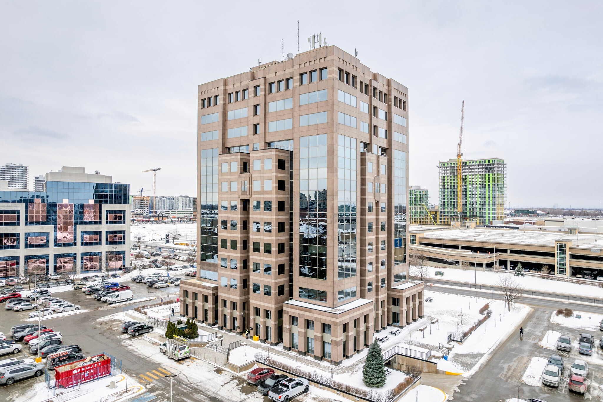 3030 Boul Le Carrefour, Laval, QC à louer Photo principale- Image 1 de 5