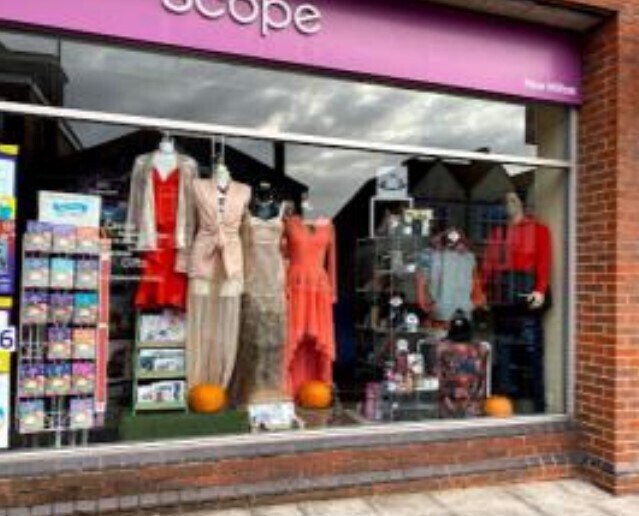 Station Rd, New Milton à louer Photo principale- Image 1 de 2