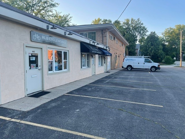 441 E Park Ave, Libertyville, IL for lease - Building Photo - Image 2 of 13