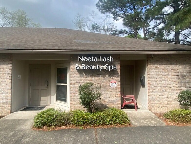 10621 N Oak Hills Pky, Baton Rouge, LA à vendre - Photo du bâtiment - Image 1 de 12