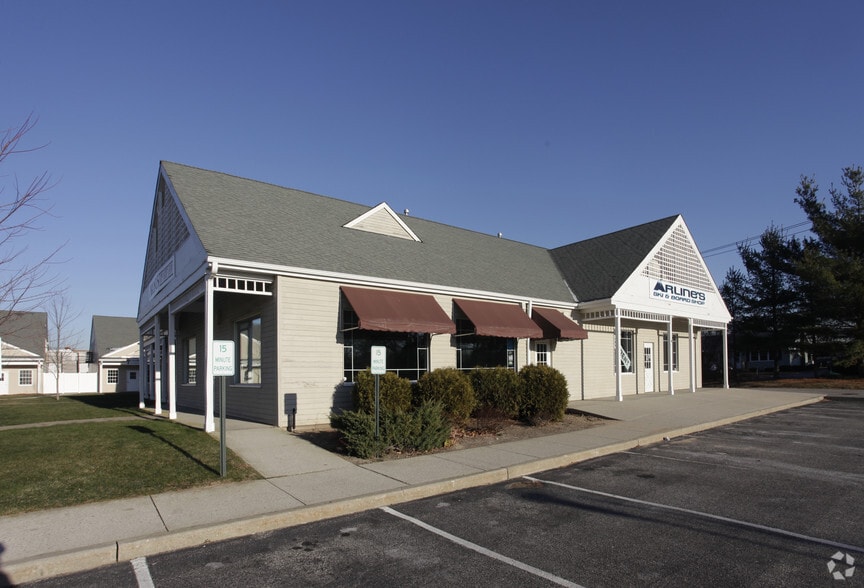 1116 Main Rd, Riverhead, NY for lease - Primary Photo - Image 2 of 10