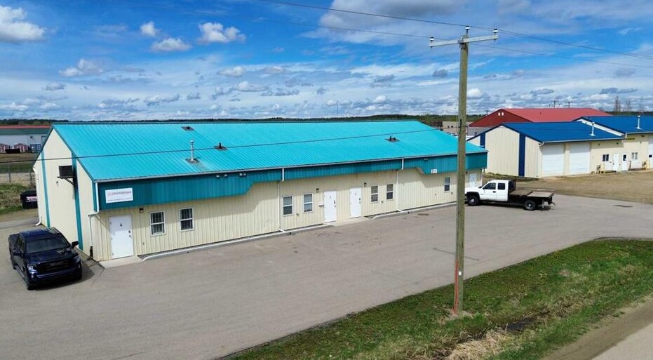 2 Sylvaire Close, Sylvan Lake, AB for sale - Primary Photo - Image 1 of 1