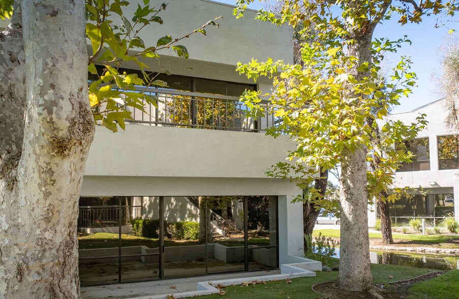 3740 S Susan St, Santa Ana, CA à louer - Photo du bâtiment - Image 2 de 13