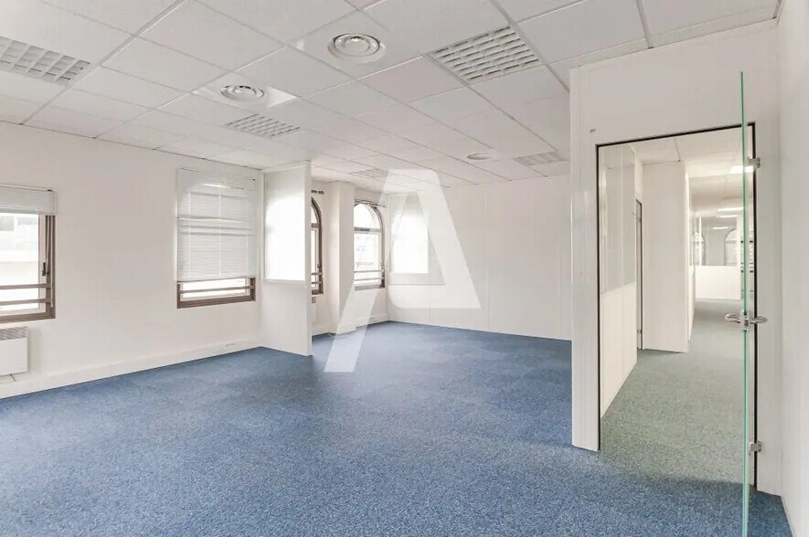 Office in Orsay for lease - Interior Photo - Image 3 of 9