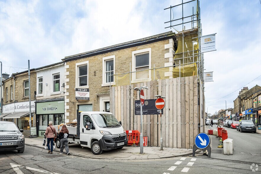 35 Bradford Rd, Brighouse à louer - Photo du bâtiment - Image 2 de 2