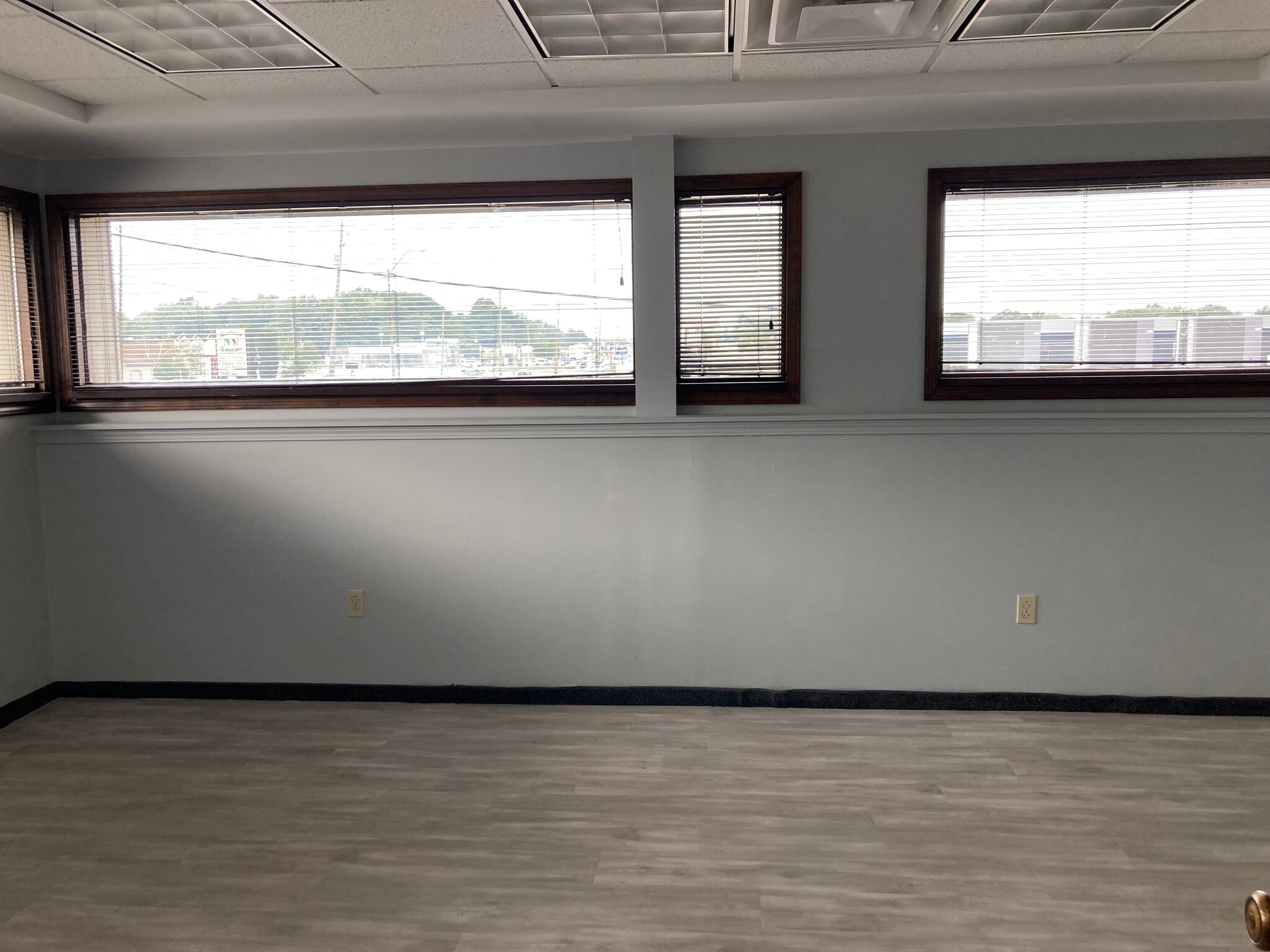 1749 S Raccoon Rd, Youngstown, OH for lease Interior Photo- Image 1 of 5