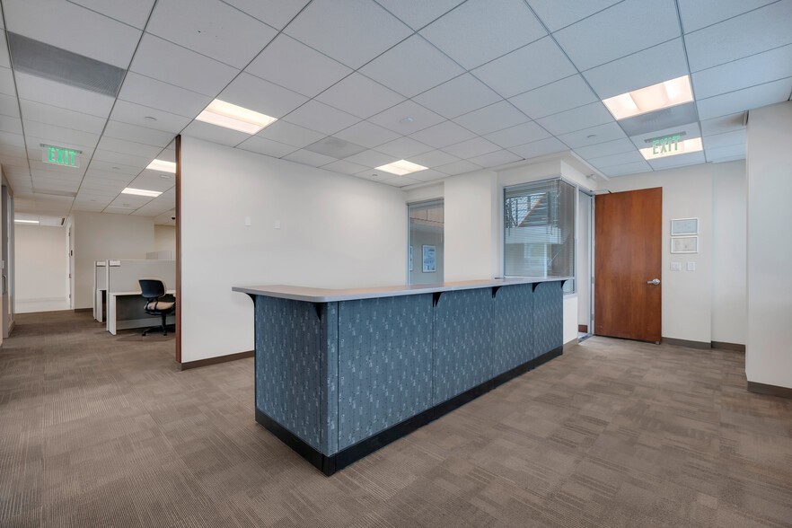 855-865 Aviation Dr, Camarillo, CA for lease - Building Photo - Image 2 of 11