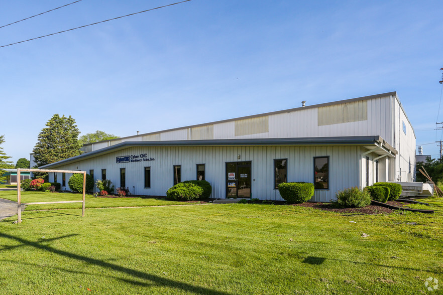 S86W22400 Edgewood Ave, Big Bend, WI for sale - Building Photo - Image 1 of 1