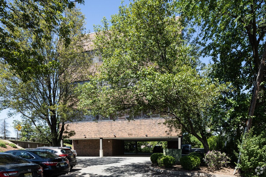 290 Vincent St, Hackensack, NJ à louer - Photo du bâtiment - Image 2 de 4