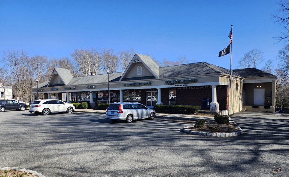 389 Dover Chester Rd, Randolph, NJ à louer - Photo du bâtiment - Image 1 de 2