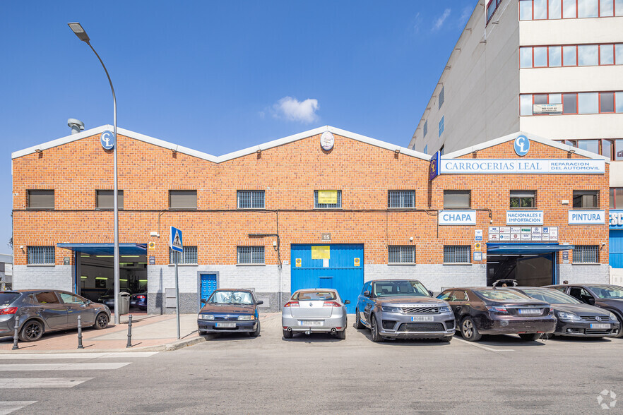 Calle Gamonal, 15, Madrid, Madrid for lease - Primary Photo - Image 1 of 3