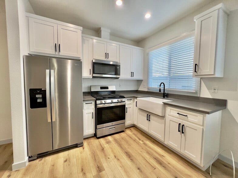 1152 E 1st St, Long Beach, CA for sale - Building Photo - Image 3 of 20