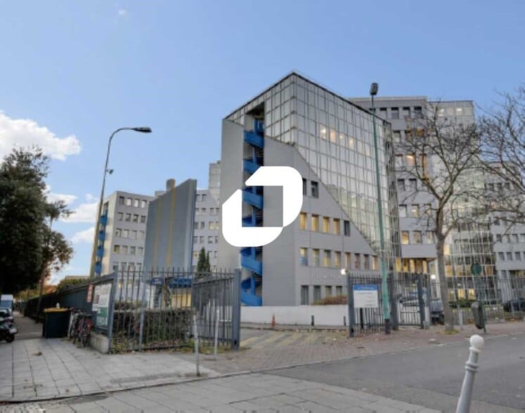 Office in Colombes for sale - Building Photo - Image 2 of 11