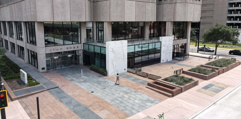 2100 Ross Ave, Dallas, TX for lease - Building Photo - Image 3 of 4