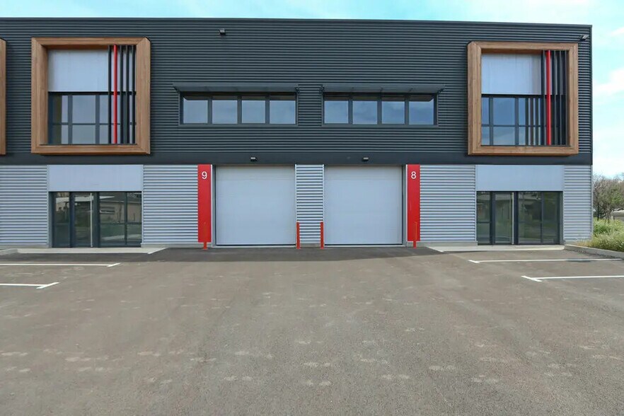 Flex in Manosque for lease - Building Photo - Image 3 of 5