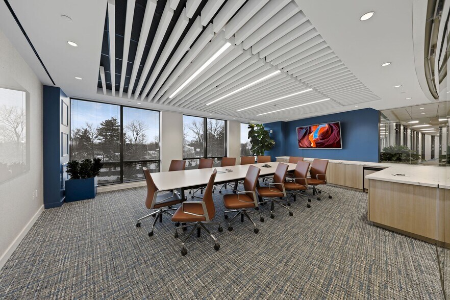 5425 Wisconsin Ave, Chevy Chase, MD à louer - Photo du bâtiment - Image 3 de 10