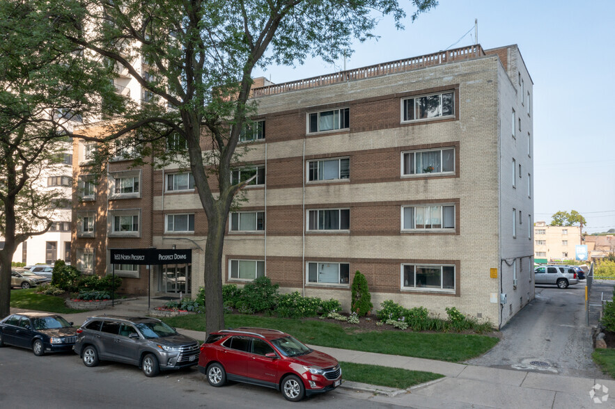 Coveted Milwaukee Portfolio portefeuille de 10 propriétés à vendre sur LoopNet.ca - Photo principale - Image 1 de 9