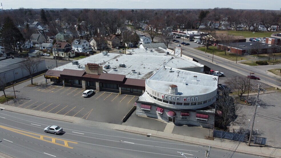 579 Stone Rd, Greece, NY à vendre - Photo du bâtiment - Image 1 de 8