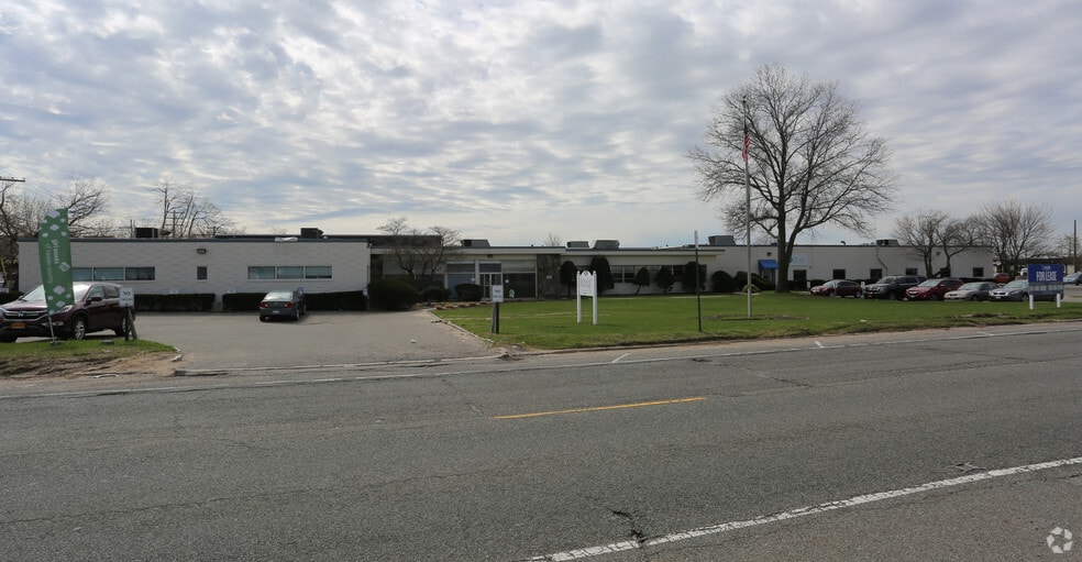 325 Duffy Ave, Hicksville, NY for lease - Primary Photo - Image 1 of 3