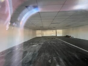 24450 Lyons Ave, Newhall, CA à louer Photo intérieure- Image 2 de 3