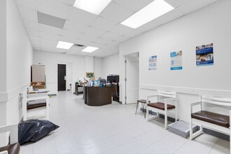 5843-5847 Ch De La Côte-Des-Neiges, Montréal, QC for lease Interior Photo- Image 2 of 12