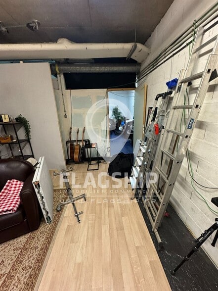 Retail in Paris for sale - Interior Photo - Image 1 of 8