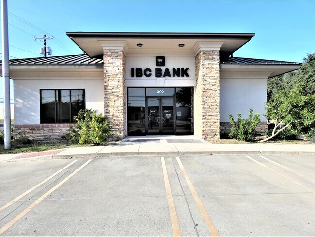 More details for 300 N St Marys St, Beeville, TX - Retail for Sale