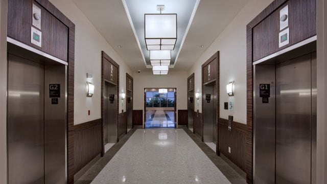 8950 SW 74th Ct, Miami, FL à vendre - Photo intérieure - Image 3 de 9