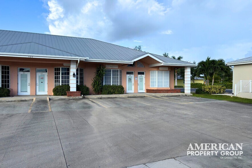 425 Cross St, Punta Gorda, FL à louer - Photo du bâtiment - Image 1 de 5