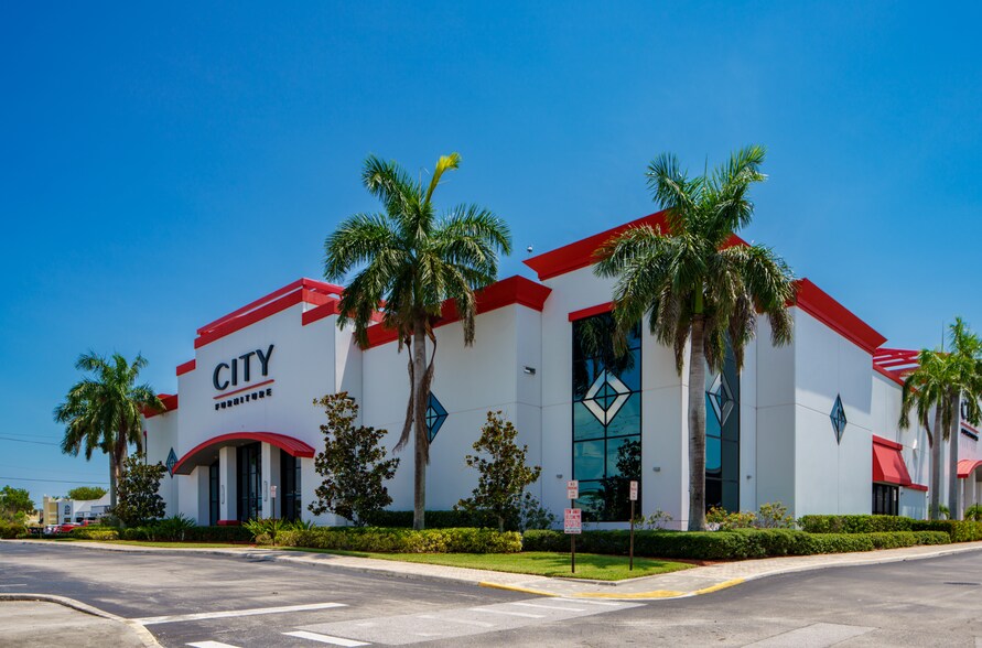 NW Britt Rd, Stuart, FL à louer - Photo du bâtiment - Image 3 de 6