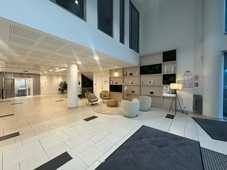 15 Boulevard Du Mont D'Est, Noisy-le-Grand for lease - Lobby - Image 3 of 16