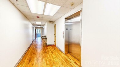 124 College St, Asheville, NC for sale Interior Photo- Image 1 of 10