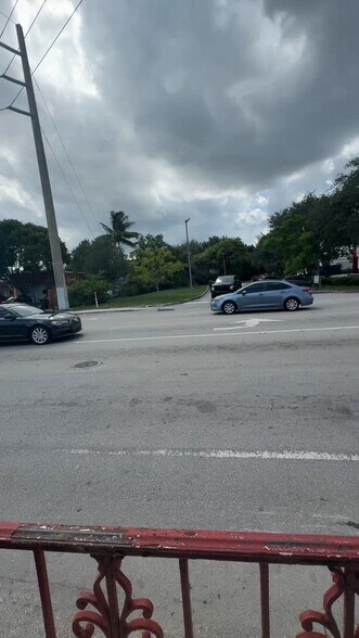 50 SW 31st Ave, Fort Lauderdale, FL à louer - Vidéo sur l’inscription commerciale - Image 2 de 15