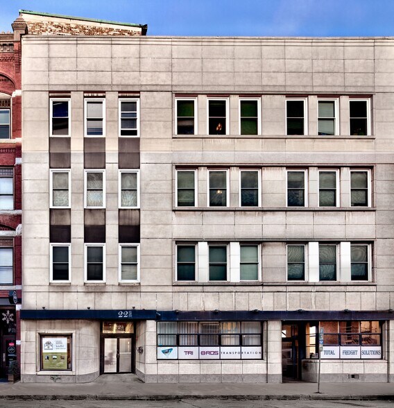 SPG Student Housing Portfolio portefeuille de 32 propriétés à vendre sur LoopNet.ca - Photo du bâtiment - Image 2 de 18